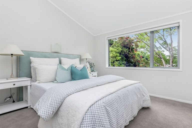 Photo of property in 19 Copperfield Terrace, Mellons Bay, Auckland, 2014