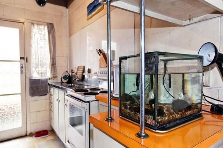 Photo of property in 1/22 Kelston Street, New Lynn, Auckland, 0600