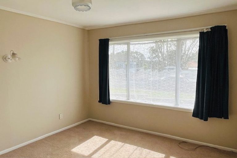 Photo of property in 23 Tirimoana Road, Te Atatu South, Auckland, 0602
