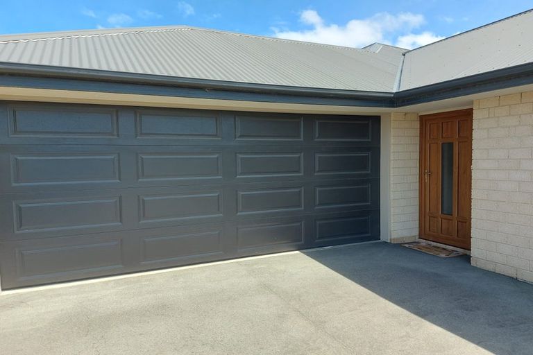 Photo of property in 19 Dunsford Close, Halswell, Christchurch, 8025