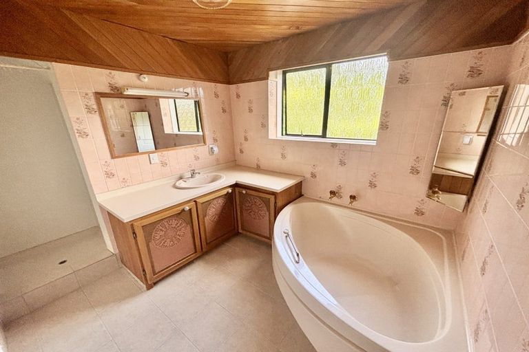 Photo of property in 1 Hobbit Lane, Pinehaven, Upper Hutt, 5371