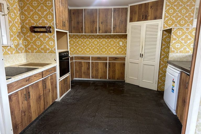 Photo of property in 2 Sunburst Street, Papakura, 2110