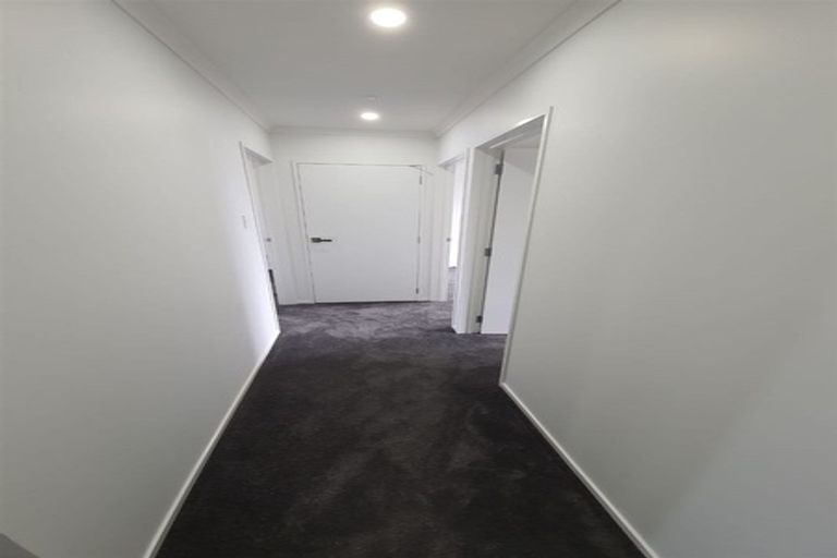 Photo of property in 11 Warbler Crescent, Papakura, 2110