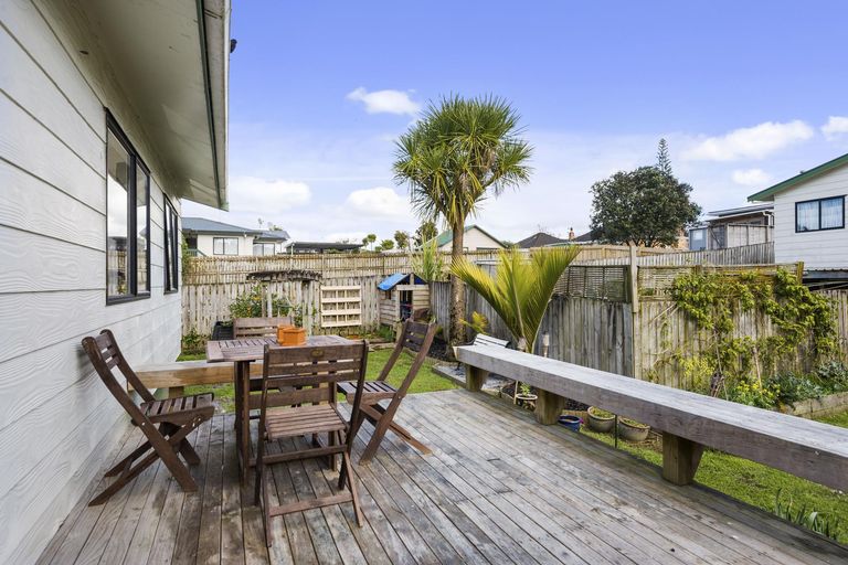 Photo of property in 2/20 Kamara Road, Glen Eden, Auckland, 0602