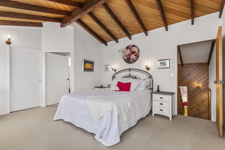 Photo of property in 1/22 Bronzewing Terrace, Unsworth Heights, Auckland, 0632