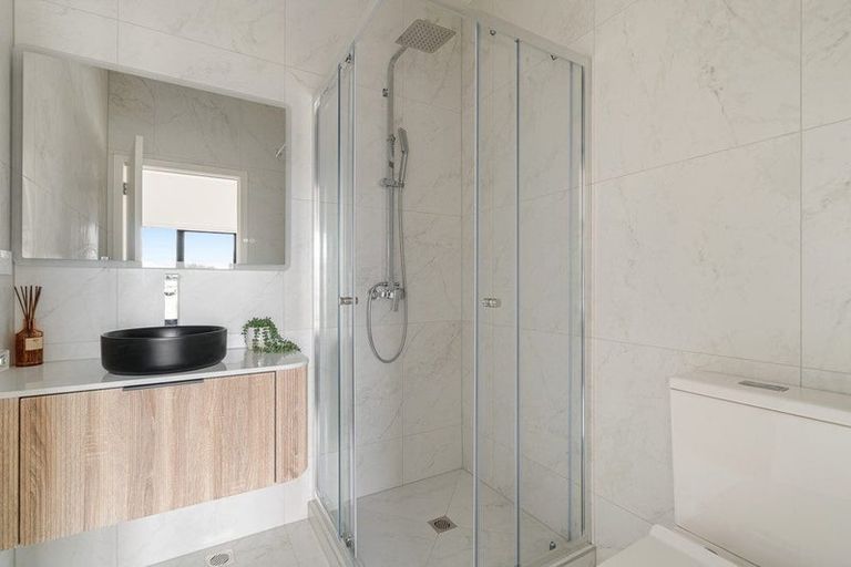 Photo of property in 10/32 Tapuwae Way, Mangere Bridge, 2022