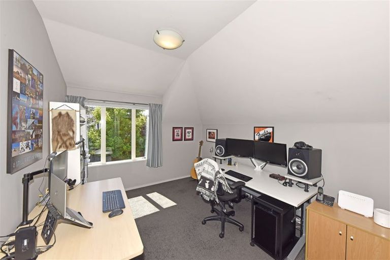 Photo of property in 11 Thornwood Place, Redwood, Christchurch, 8051