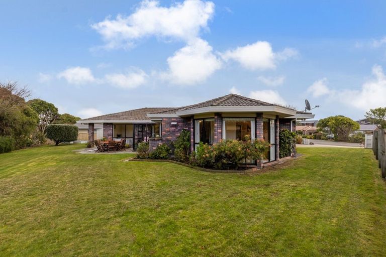 Photo of property in 22 Pinewood Grove, Paraparaumu Beach, Paraparaumu, 5032
