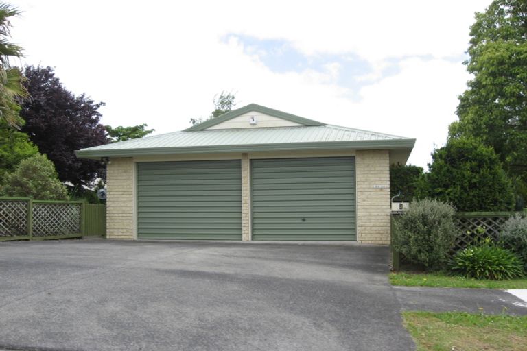Photo of property in 2 Landon Place, Pukekohe, 2120