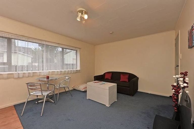 Photo of property in 2/52 Russell Terrace, Berhampore, Wellington, 6023