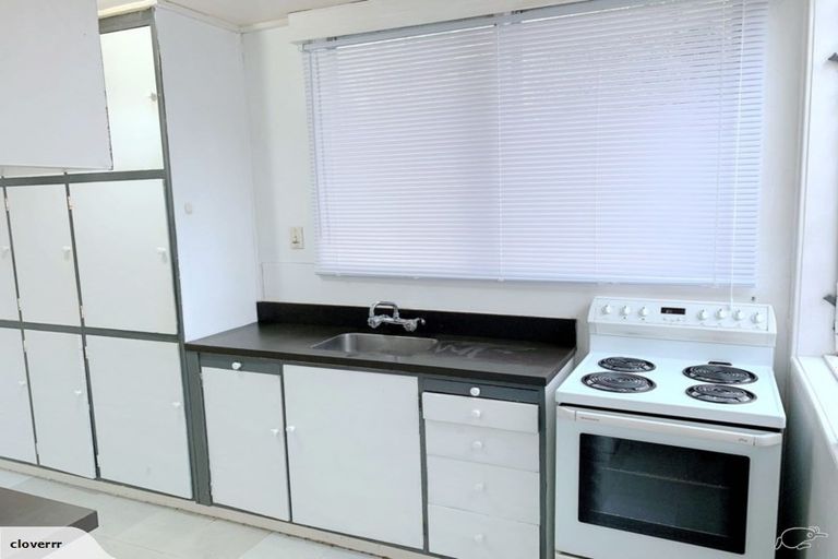 Photo of property in 37 Royal Road, Massey, Auckland, 0614