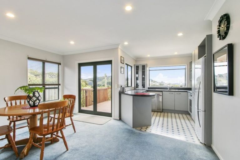 Photo of property in 2/7 Banksia Grove, Maungaraki, Lower Hutt, 5010