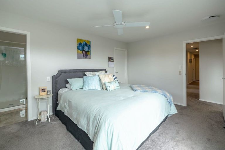 Photo of property in 28 Feist Street, Carterton, 5713