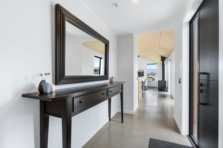 Photo of property in 3 Pepperwood Green, Albert Town, Wanaka, 9305