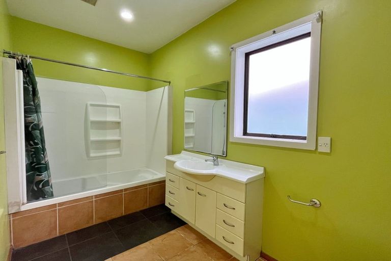 Photo of property in 21 Ilam Road, Upper Riccarton, Christchurch, 8041