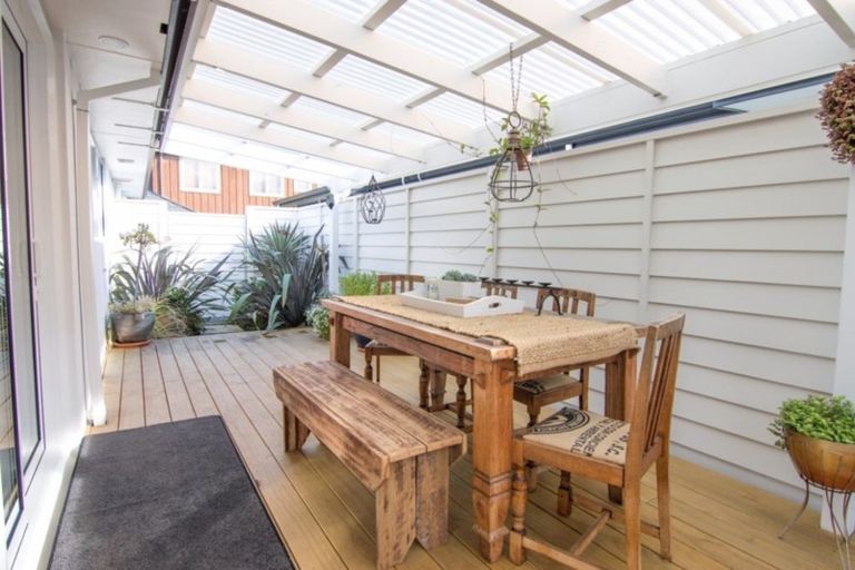 Photo of property in 4 Redwood Grove, Hokowhitu, Palmerston North, 4410