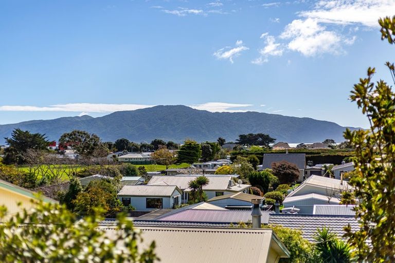 Photo of property in 115 Golf Road, Paraparaumu Beach, Paraparaumu, 5032