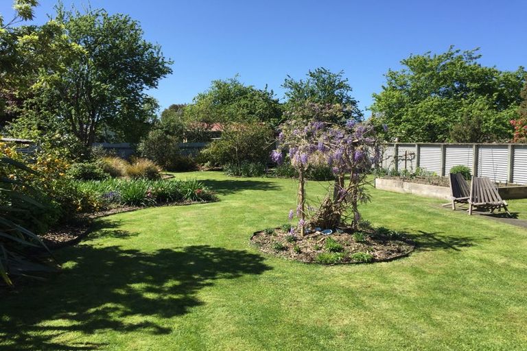 Photo of property in 35 Dublin Street, Martinborough, 5711