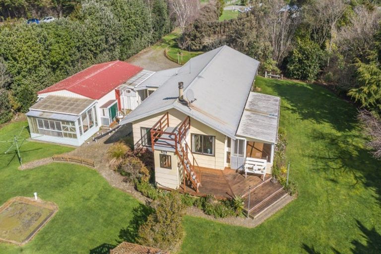 Photo of property in 218 Hokio Beach Road, Levin, 5571