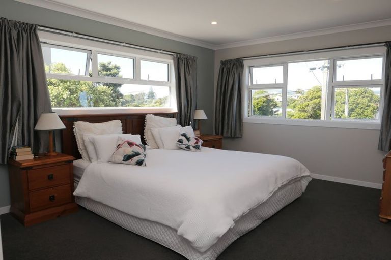 Photo of property in 104 Seaview Road, Paraparaumu Beach, Paraparaumu, 5032