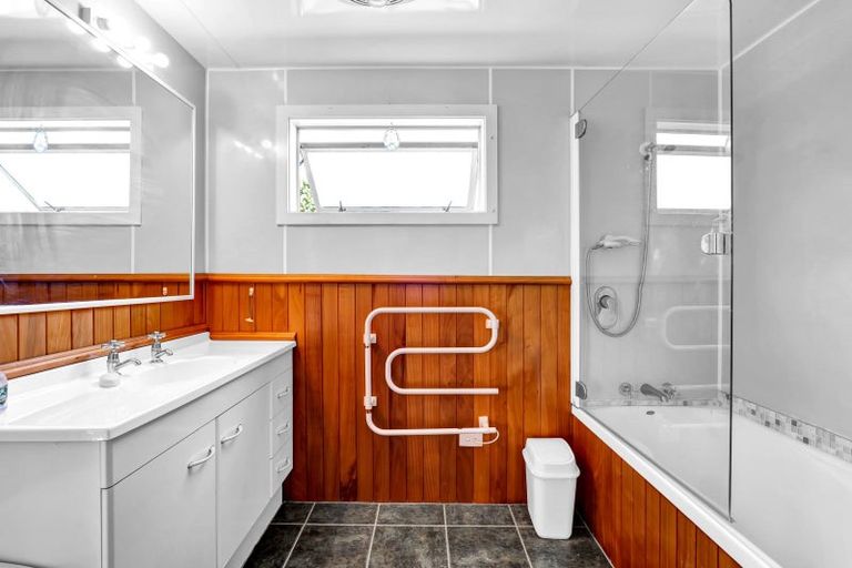 Photo of property in 2 Hills Road, Tongaporutu, Urenui, 4378