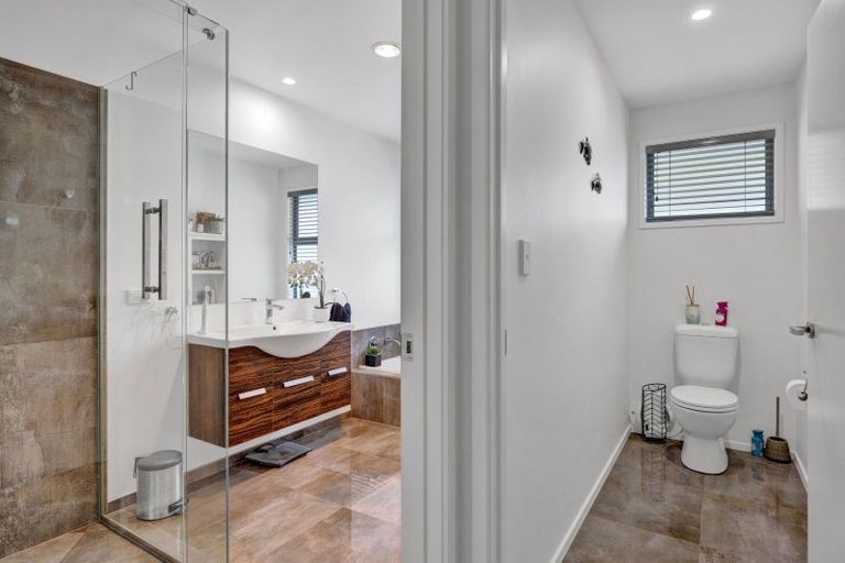 Photo of property in 17a Heta Road, Highlands Park, New Plymouth, 4312