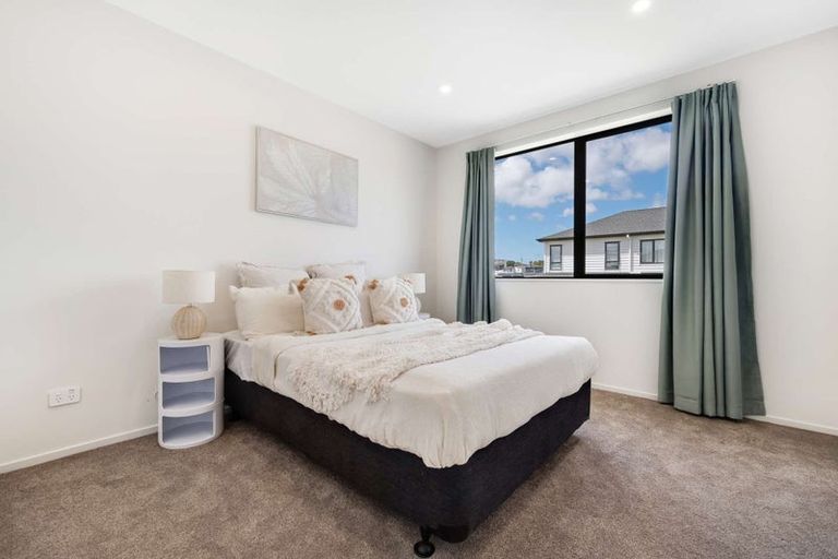 Photo of property in 33 Baumea Rise, Massey, Auckland, 0614