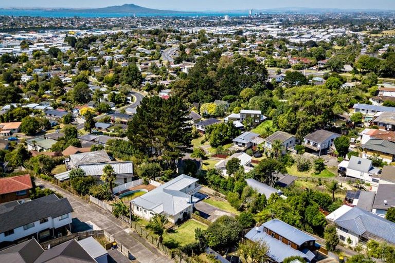 Photo of property in 11 Linicro Place, Wattle Downs, Auckland, 2103