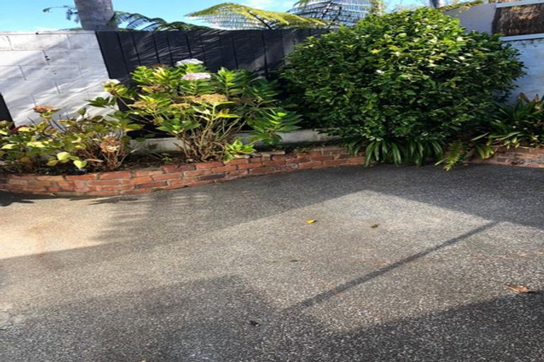 Photo of property in 8 Himalaya Drive, Half Moon Bay, Auckland, 2012