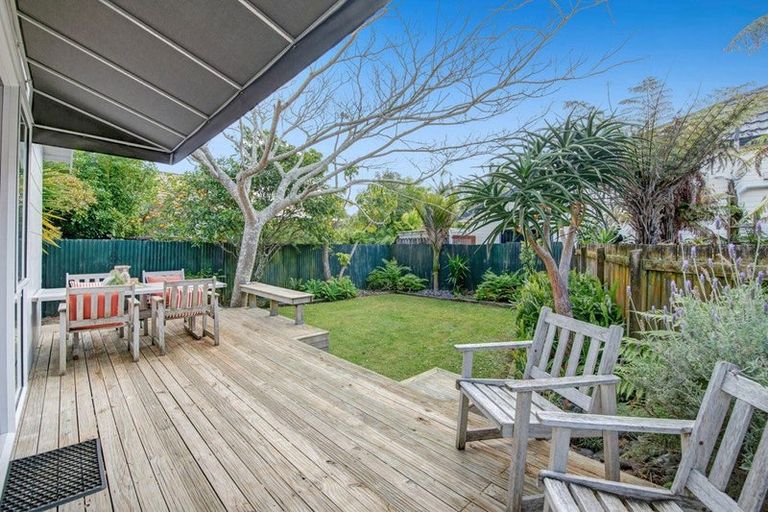 Photo of property in 16 Ross Crescent, Orewa, 0931