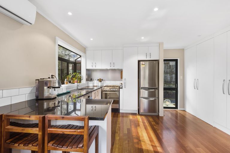 Photo of property in 2/20 Kamara Road, Glen Eden, Auckland, 0602