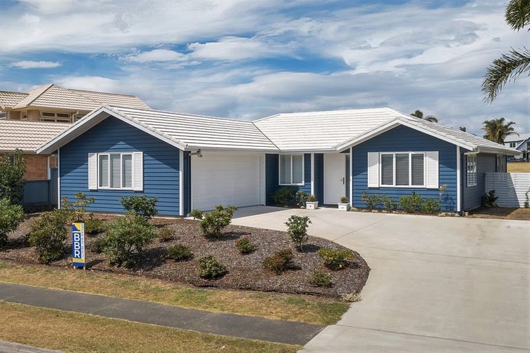 Photo of property in 9 Barbados Way, One Tree Point, 0118