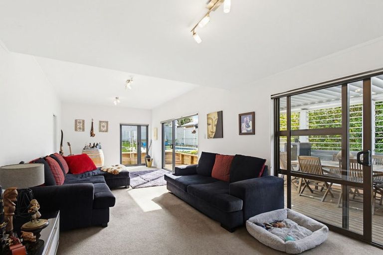 Photo of property in 57 John Dee Crescent, Red Beach, 0932