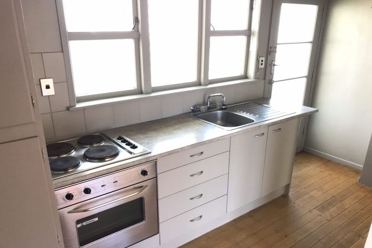 Photo of property in 1/104 Exmouth Road, Northcote, Auckland, 0627