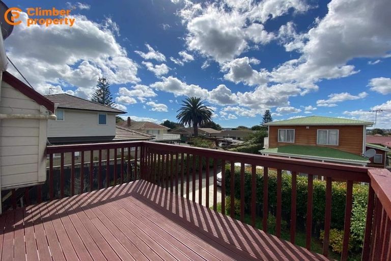 Photo of property in 2/2 Aotea Road, Glen Eden, Auckland, 0602