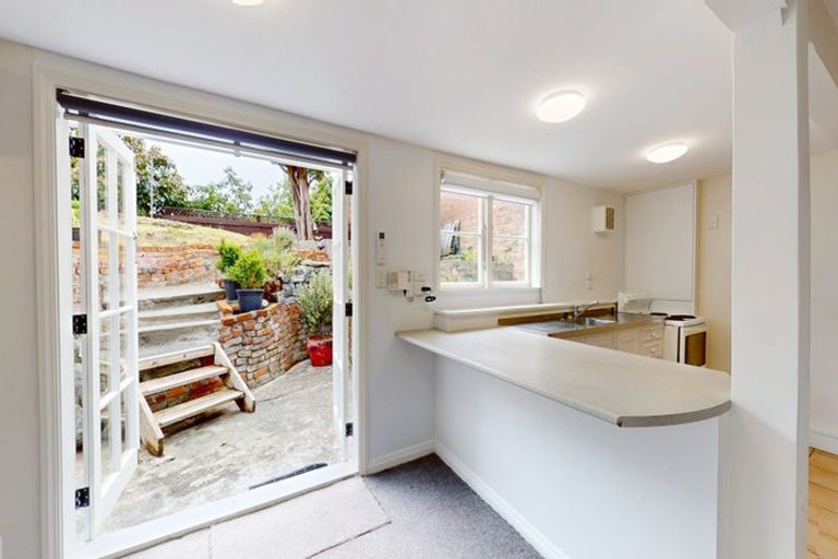 Photo of property in 141 Grant Road, Thorndon, Wellington, 6011