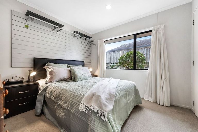 Photo of property in 17 Annalong Road, Dannemora, Auckland, 2016