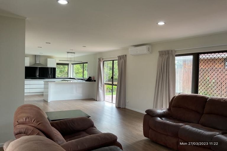 Photo of property in 2/67 Aviemore Drive, Highland Park, Auckland, 2010