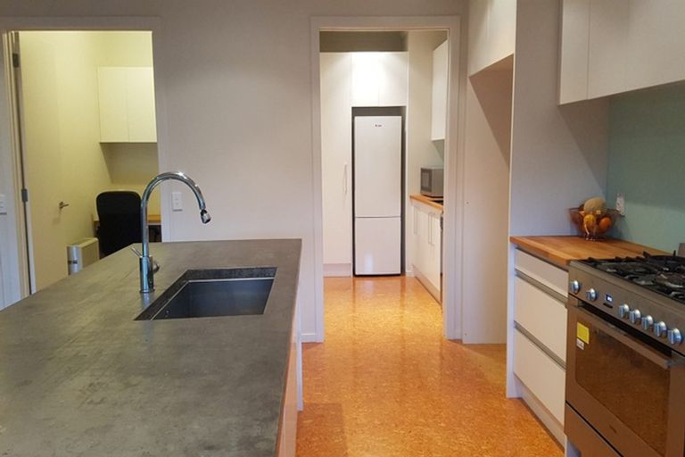 Photo of property in 36 Sohlue Place, Oteha, Auckland, 0632