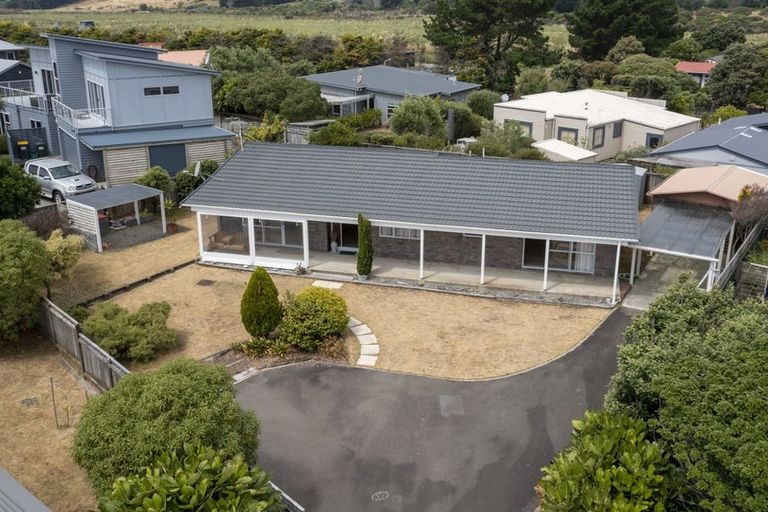 Photo of property in 23 Tobys Way, Waikanae Beach, Waikanae, 5036