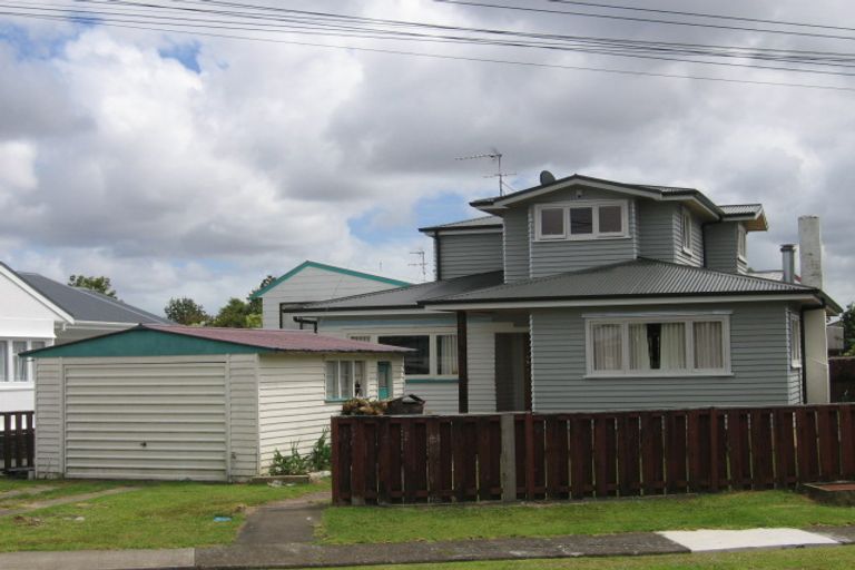 Photo of property in 48 Rambler Crescent, Beach Haven, Auckland, 0626