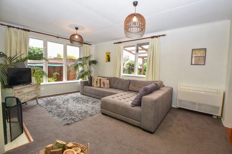 Photo of property in 1 Hughan Place, Carterton, 5713