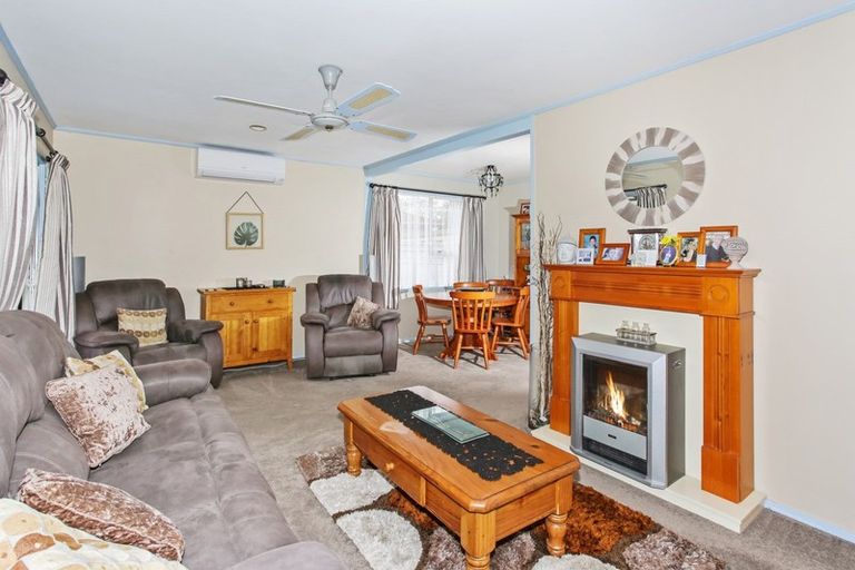 Photo of property in 10 Blackgate Place, Weymouth, Auckland, 2103