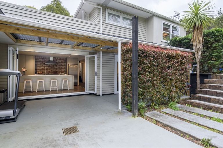 Photo of property in 44 Taupo Street, Green Bay, Auckland, 0604