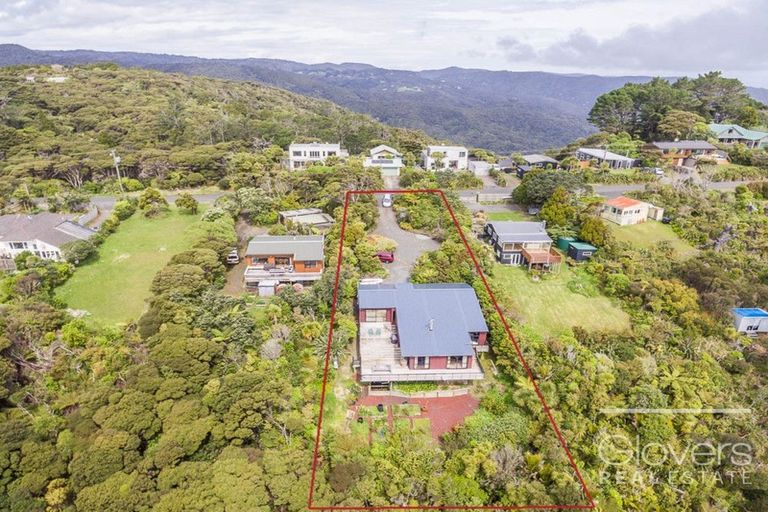 Photo of property in 23 Te Ahuahu Road, Piha, New Lynn, 0772