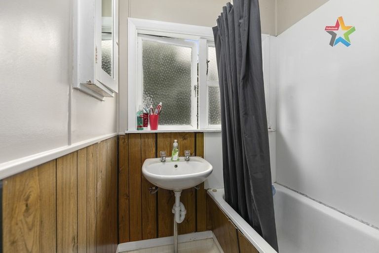 Photo of property in 27 Eldon Grove, Taita, Lower Hutt, 5019