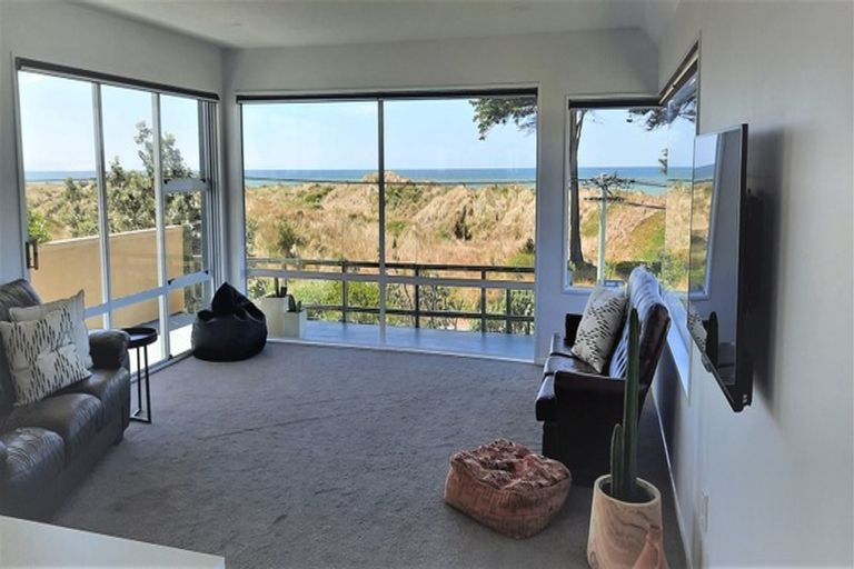 Photo of property in 420 Marine Parade, South New Brighton, Christchurch, 8062