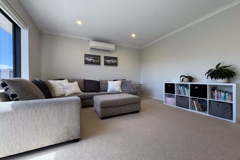 Photo of property in 24 Arthur Rolfe Lane, Swanson, Auckland, 0614