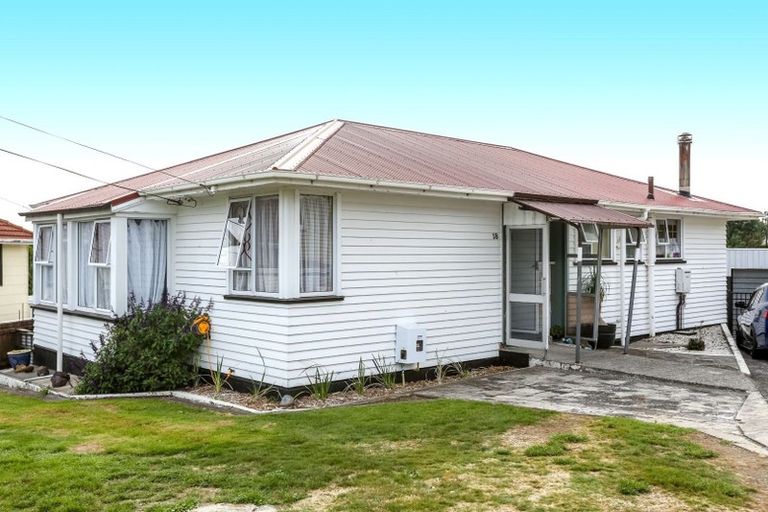 Photo of property in 18 Endeavour Street, Marfell, New Plymouth, 4310