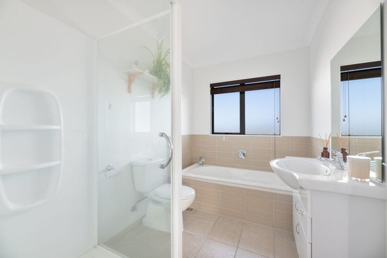 Photo of property in 230b Sturges Road, Henderson, Auckland, 0612